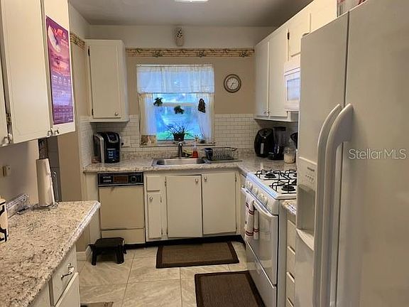 4th image of 100 El Camino Dr APT 108