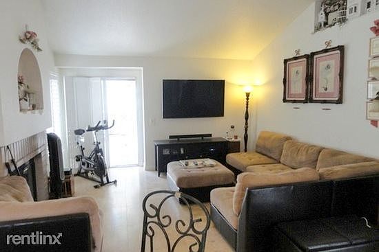 3.family_room.1