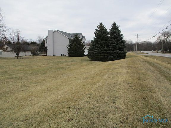 3rd image of 1430 Riverbend Dr