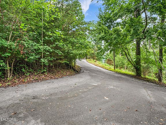 3rd image of 285 Vanover Ln