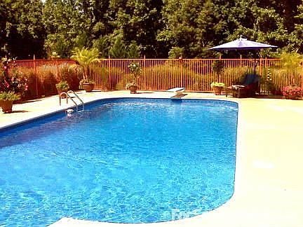 2nd image of 218 Oakview Dr