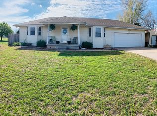 1101 Red Sky Ct, Winfield, KS 67156