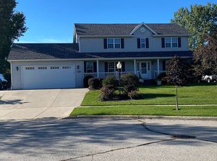 430 Eastern Trl, Mukwonago, WI 53149