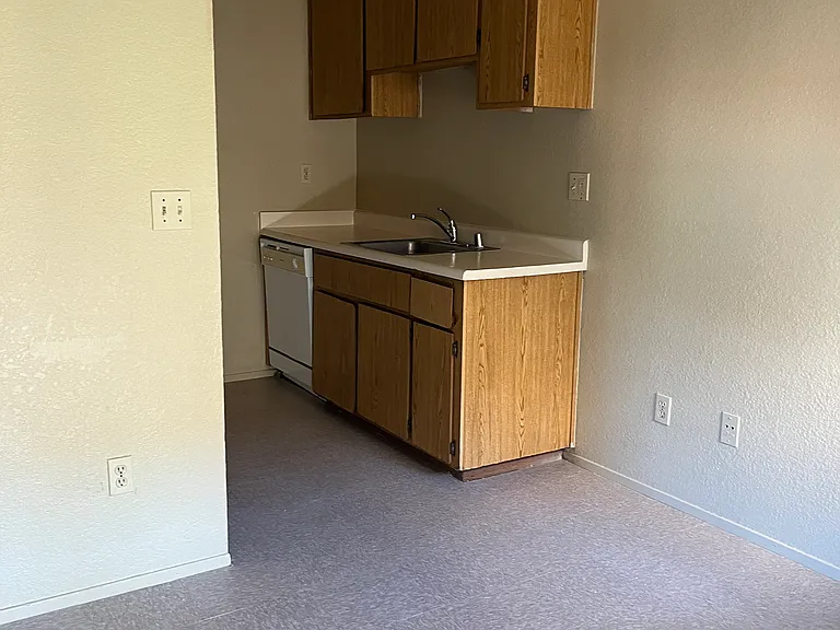2321 Peach Tree Dr #15 — Photo 5