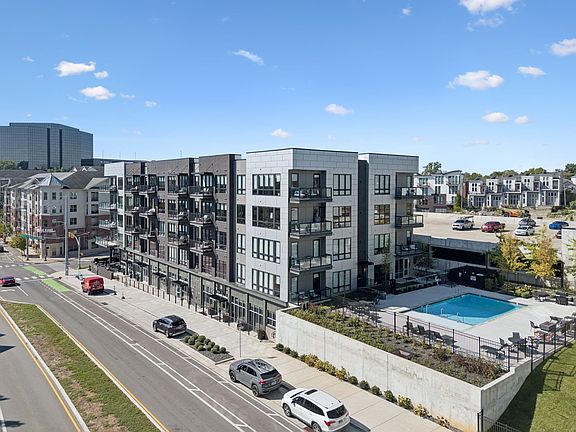 2nd image of 303 31st Ave N #413