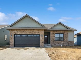 225 Chadwick Ln, Iowa City, IA 52245