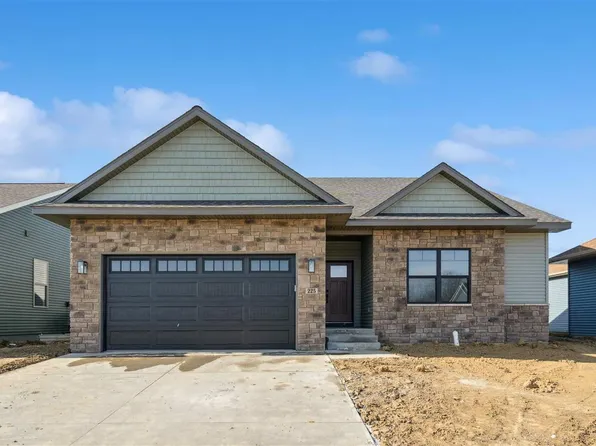 225 Chadwick Ln, Iowa City, IA 52245