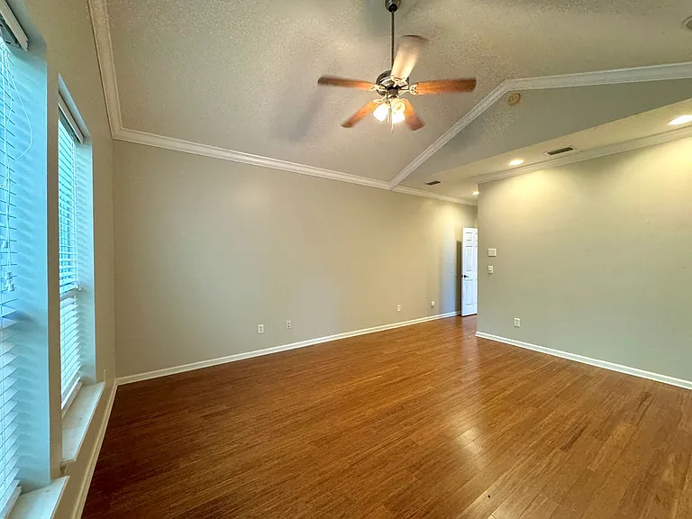 900 Paradise Ln — Photo 23