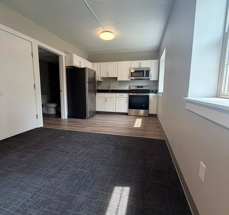1st image of 400 Riverside Dr #1