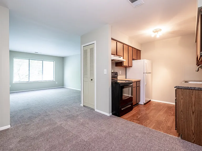 Maplecrest Apartments — Photo 13