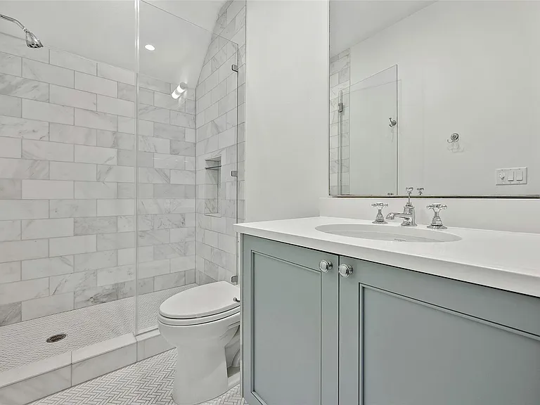 2518 Sutherland St — Photo 26