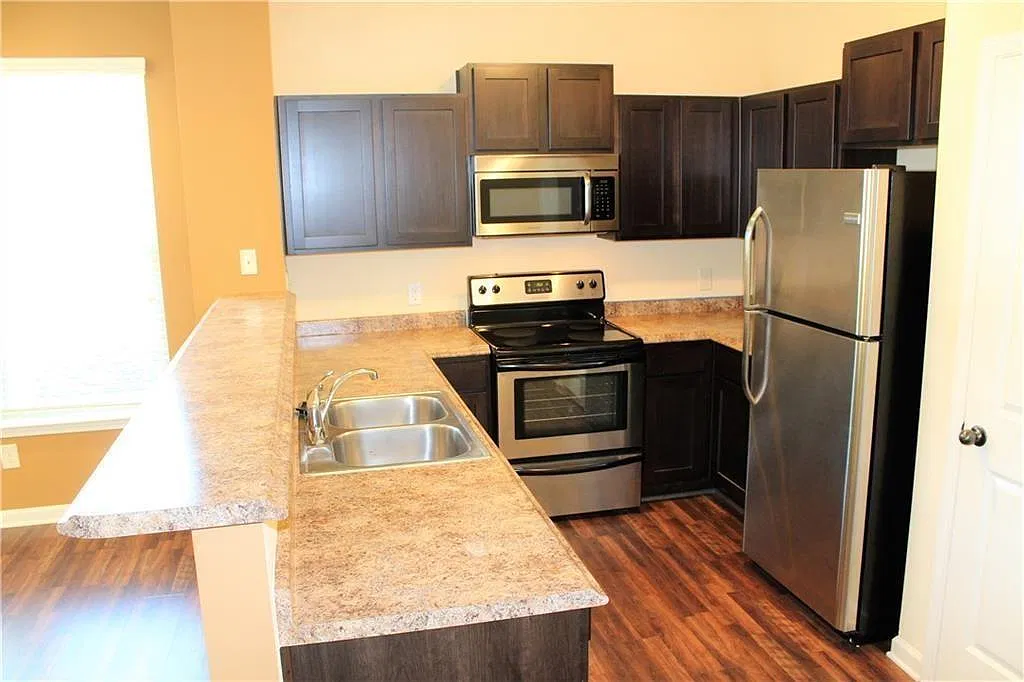 2 bed, 2.5 bath, 1556 sqft, $2,000 — Photo 3