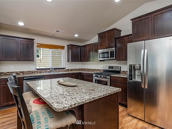3rd image of 1610 Gateway Heights Pl