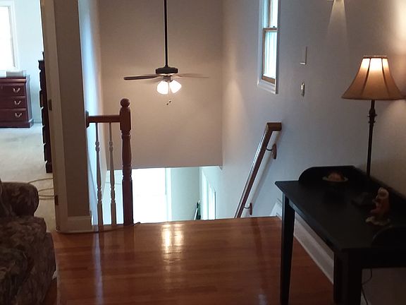 4th image of 933 Briar Ave