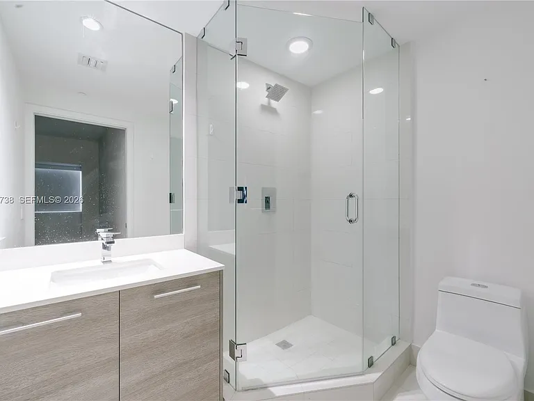 650 NE 32nd St #802 — Photo 17