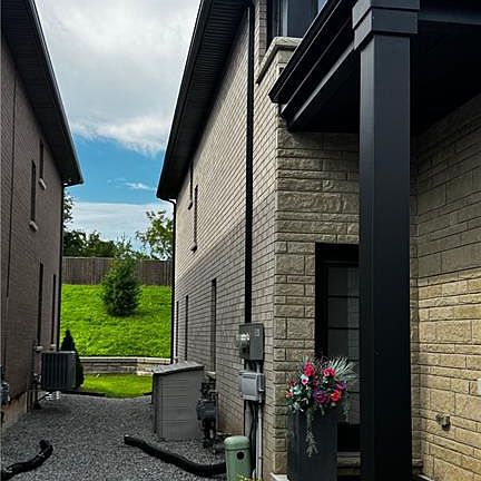 3rd image of 4552 Portage Rd #13
