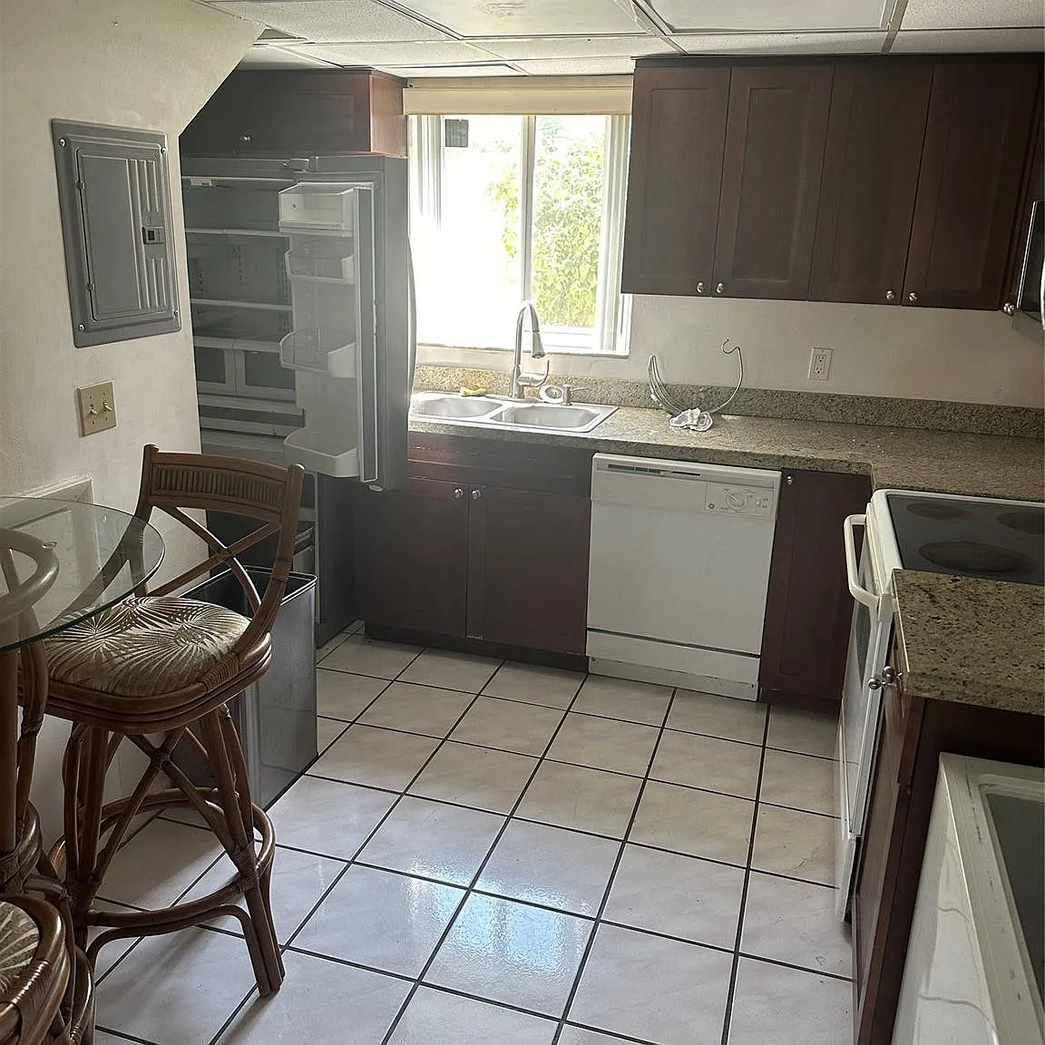 1 bed, 1.0 bath, 650 sqft, $1,600 — Photo 2