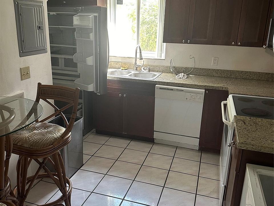 2nd image of 2210 SE 4th Ave APT 6