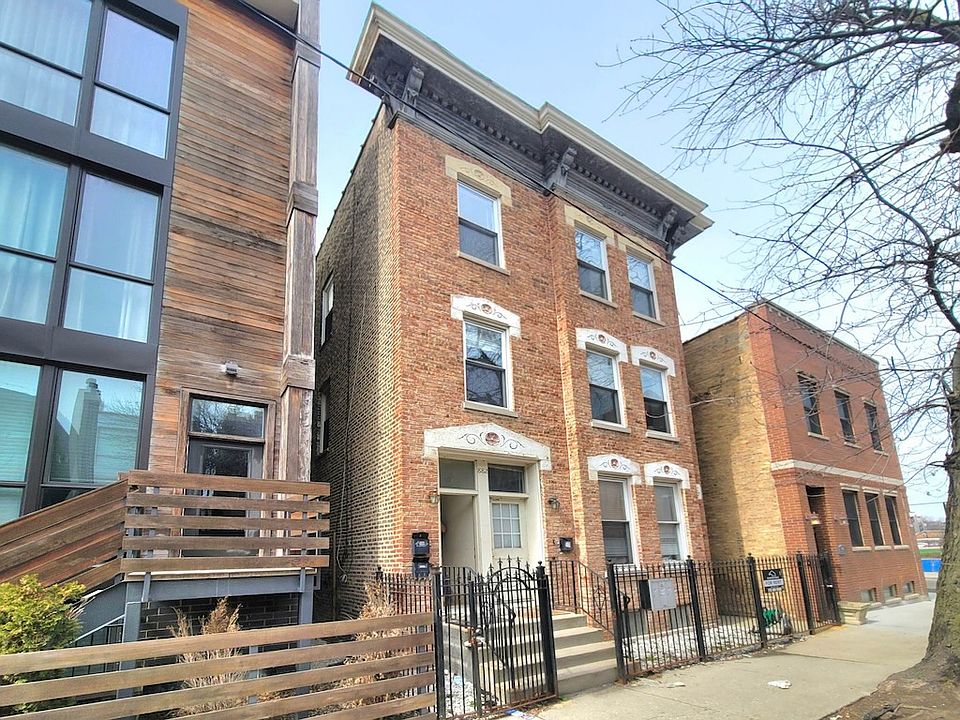 1st image of 882 N Marshfield Ave #4