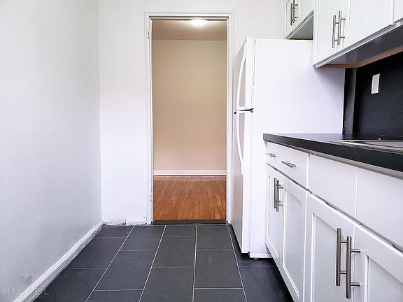 5th image of 8620 Park Ln S APT 6F