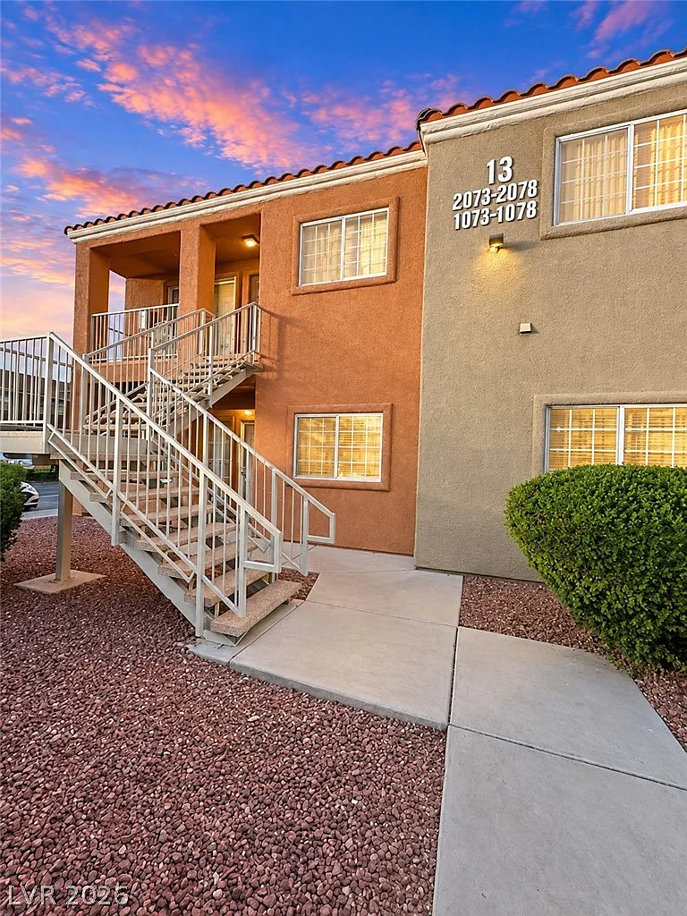 3 bed, 2.0 bath, 1159 sqft, $1,430 — Photo 1