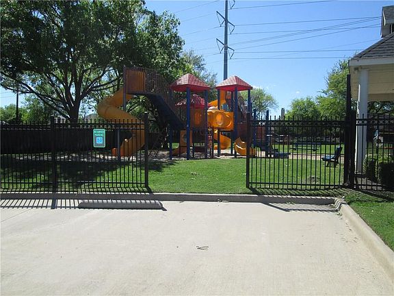 4th image of 6413 White Oaks Ln