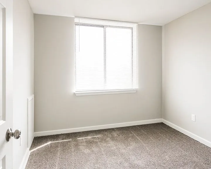 Kirkwood Apartments — Photo 27