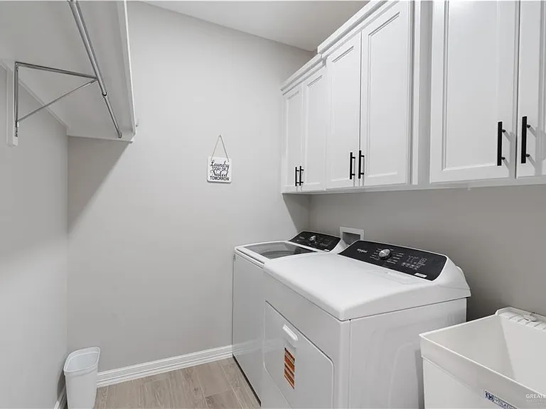 3419 Inez St — Photo 8