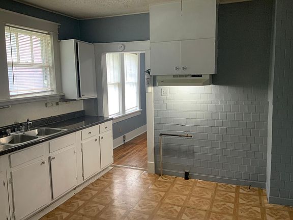 4th image of 3598 Coleman Ave