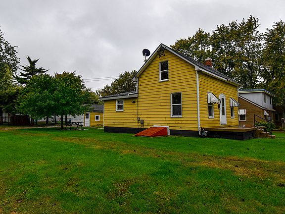 2nd image of 702 W Grant Ave