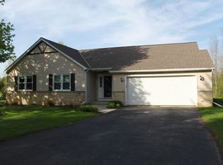 1302 Trailway Dr, Grafton, WI 53024