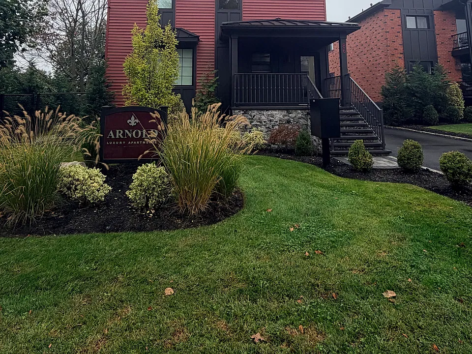 86 Arnold Ave #3