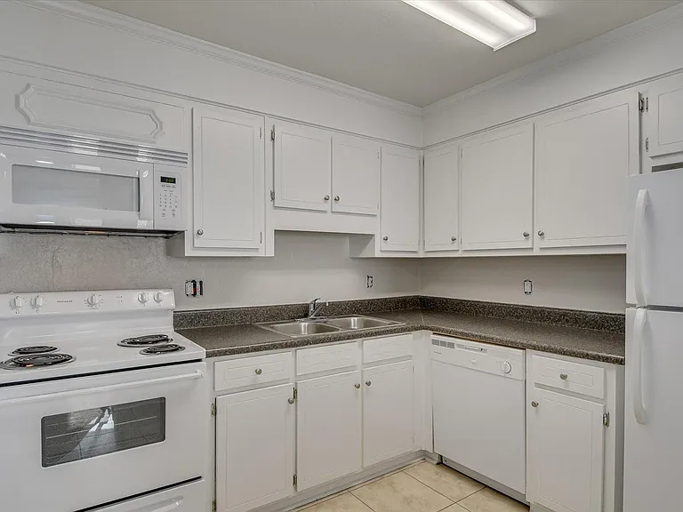 Wheeler Woods Apartments — Photo 20