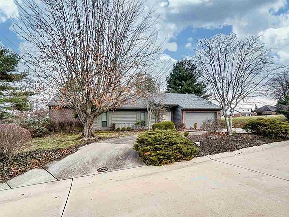 2nd image of 52 Colony South Dr
