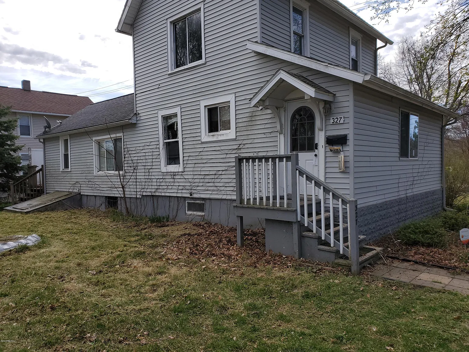 327 S Madison St photo 1