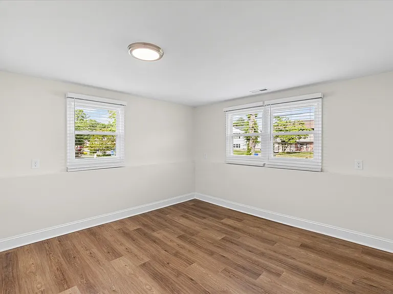 927 Edgemoor Rd — Photo 21
