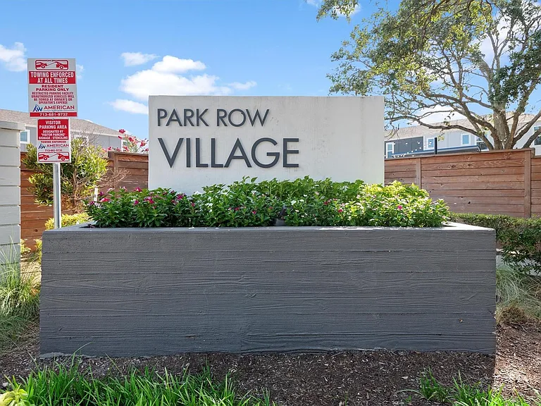 1520 Parkland Oak Dr — Photo 1