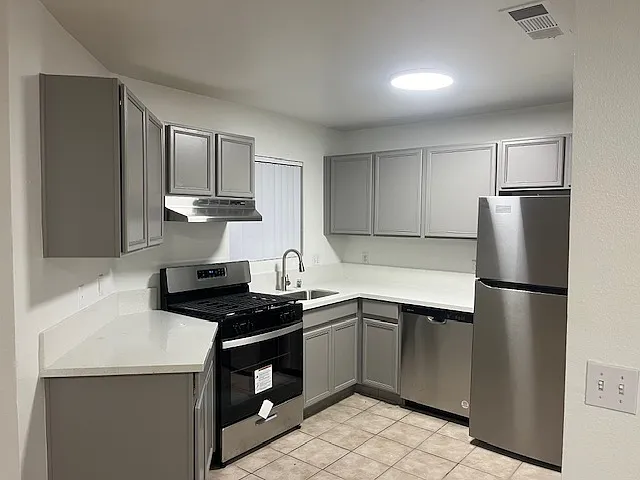 3 bed, 1092 sqft, $1,650 — Photo 3