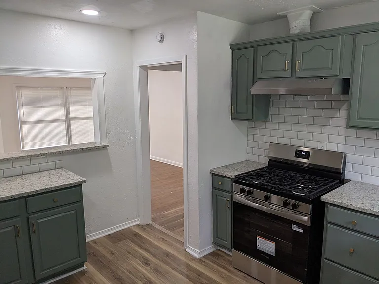 1806 S 5th St — Photo 10