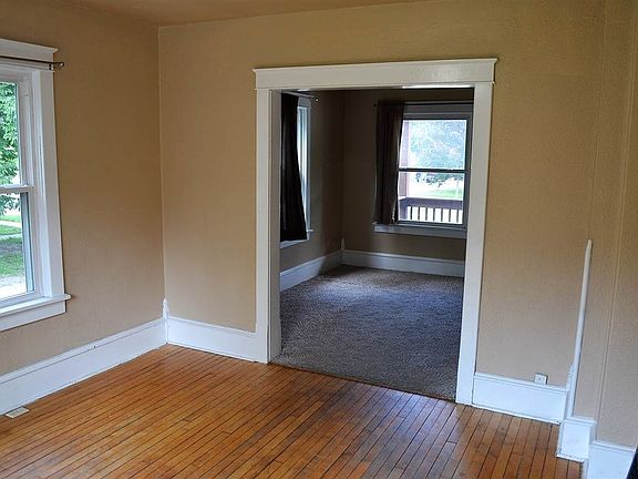 2nd image of 262 E Arndt St