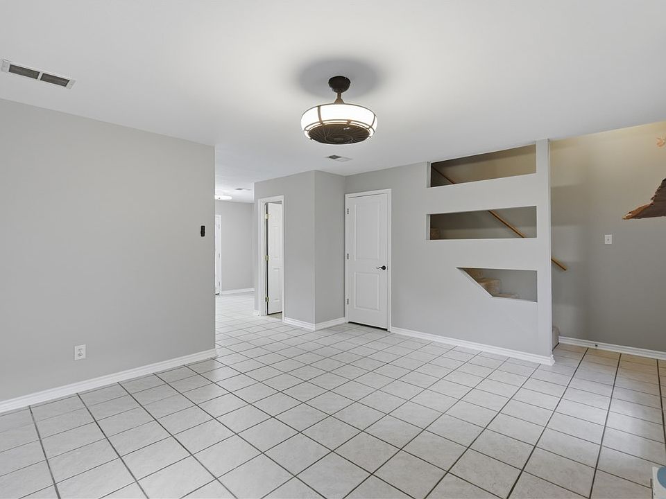 1st image of 1904 Dartmouth St APT R6