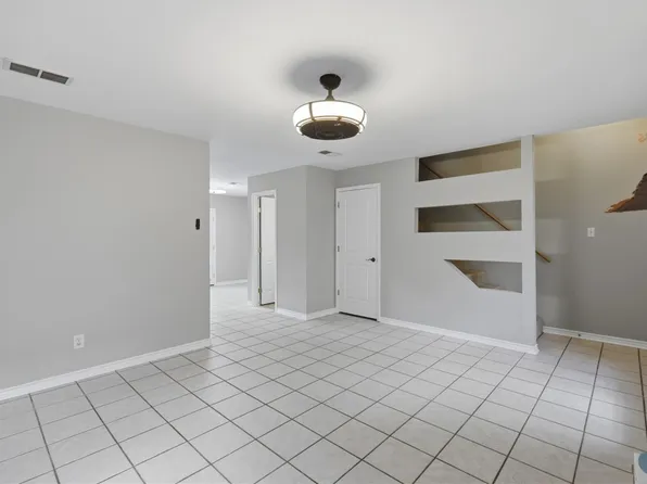 1904 Dartmouth St APT R6, College Station, TX 77840