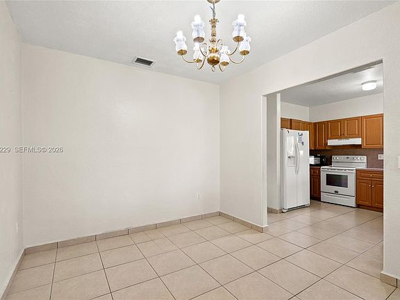 4th image of 716 SE 12th Ter