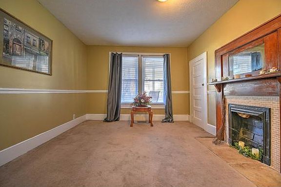 4th image of 4051 Sullivan Gardens Dr