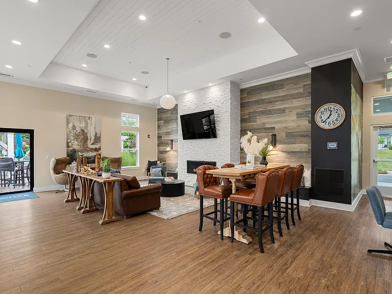The Pointe at Dorset Crossing — Photo 8