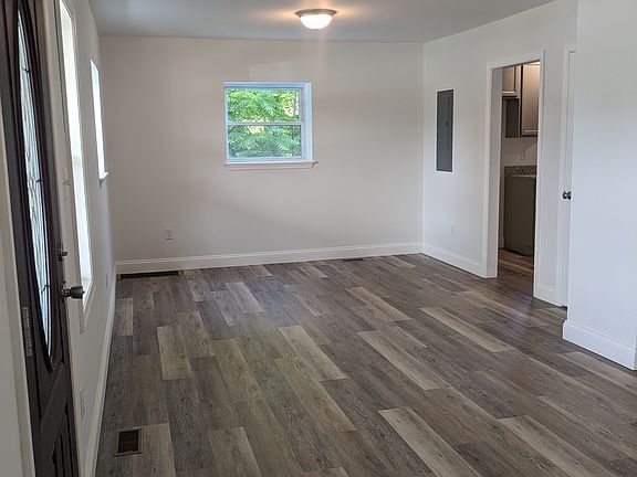 4th image of 329 York Rd #A