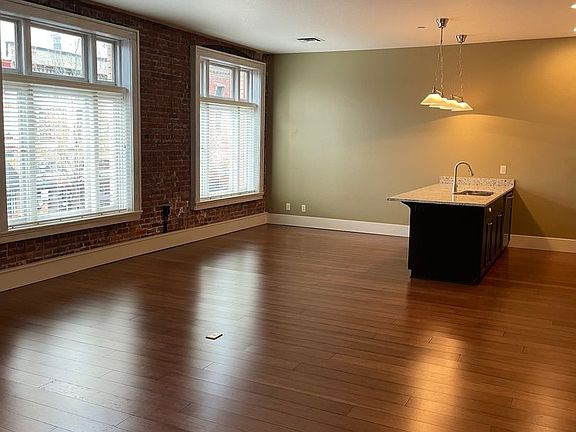 3rd image of 102 Liberty St NE Room 208