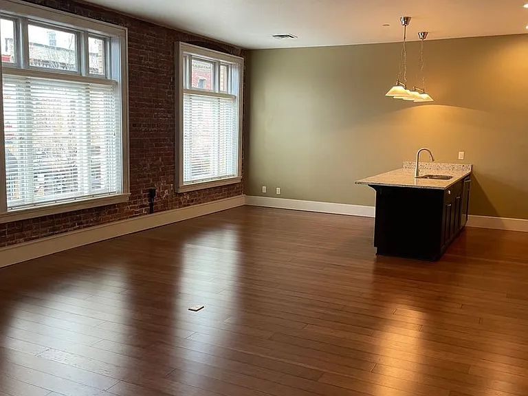 102 Liberty St NE — Photo 3
