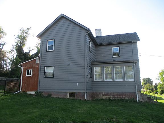 3rd image of 293 Hillcrest Dr