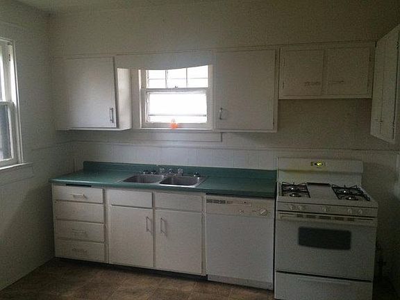 5th image of 7176 Dillward St